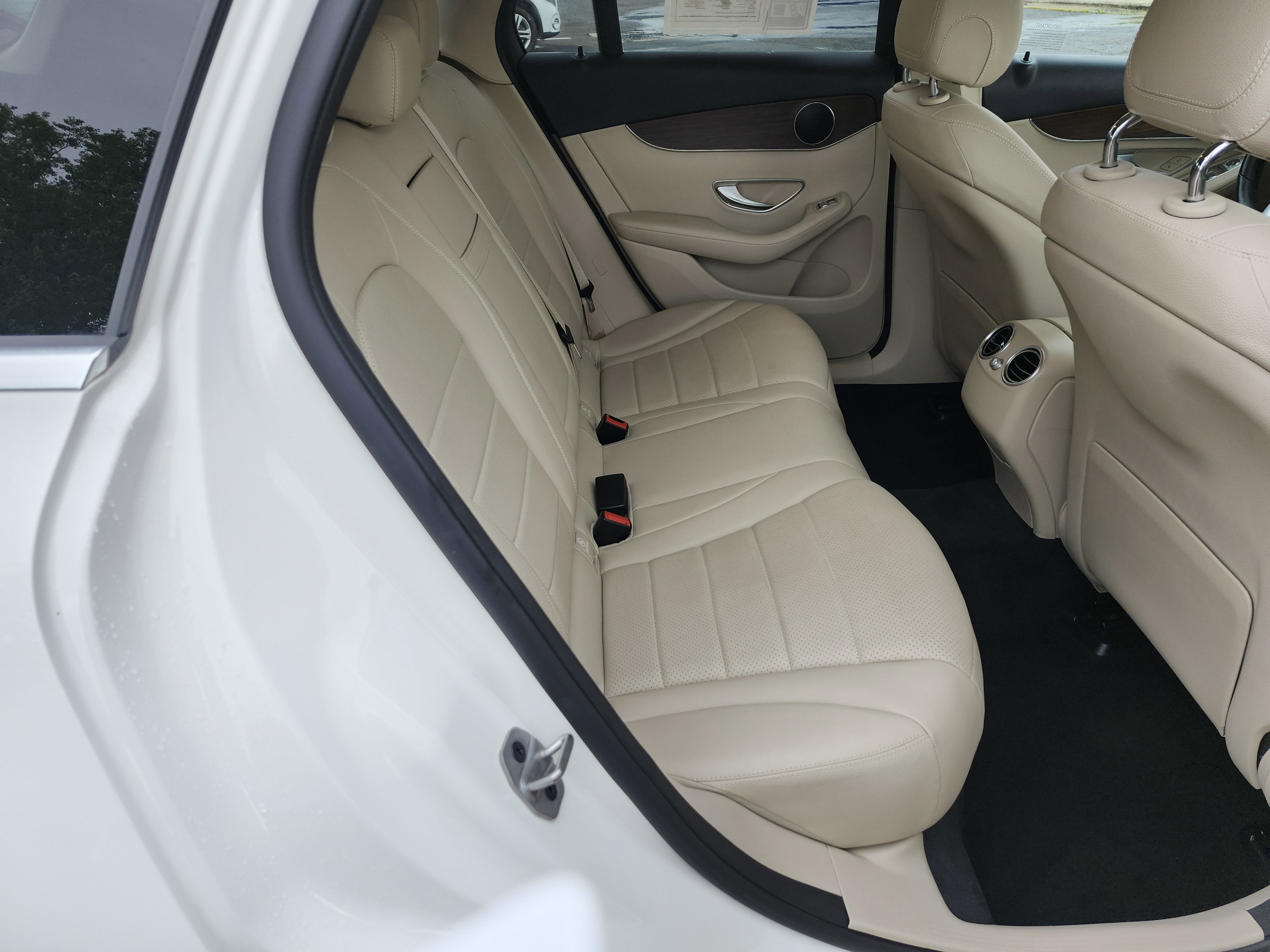 Used 2021 Mercedes-Benz GLC 300 4MATIC image 17