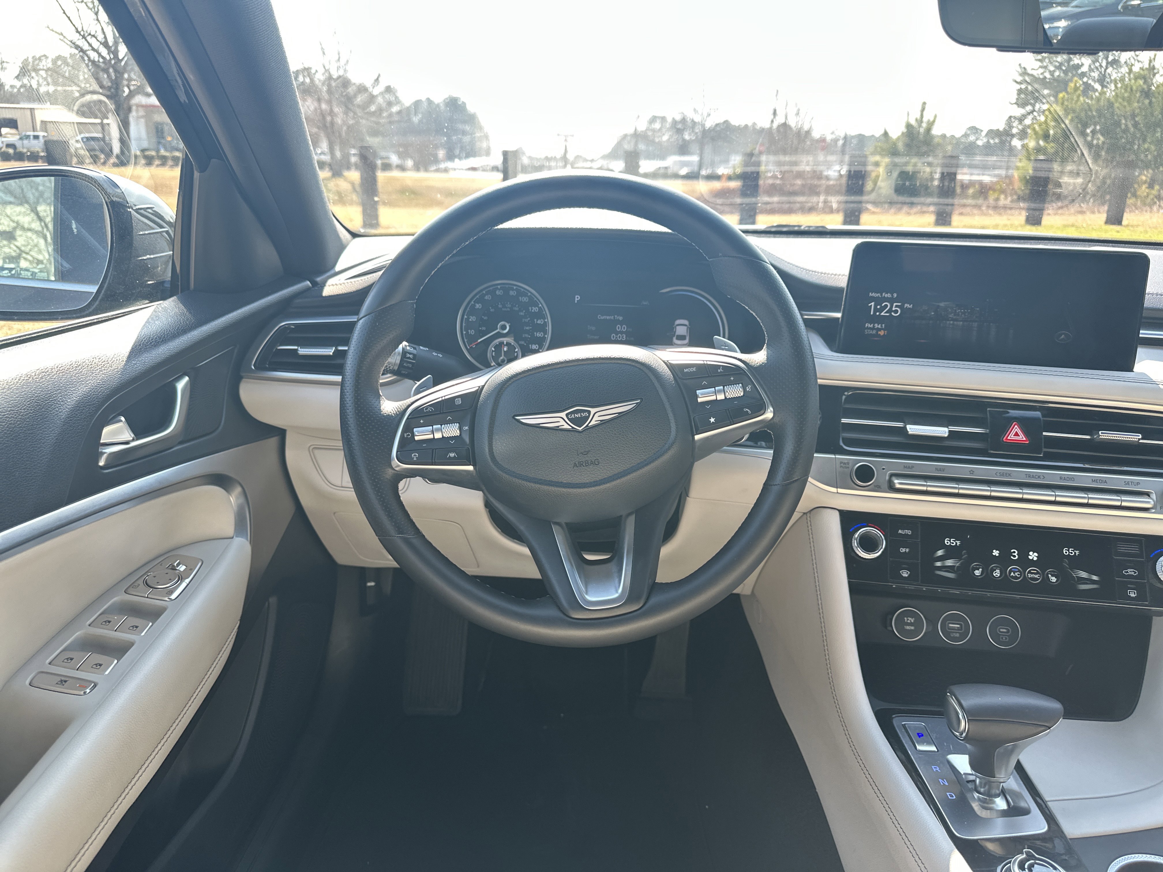 Used 2025 Genesis G70 2.5T image 23