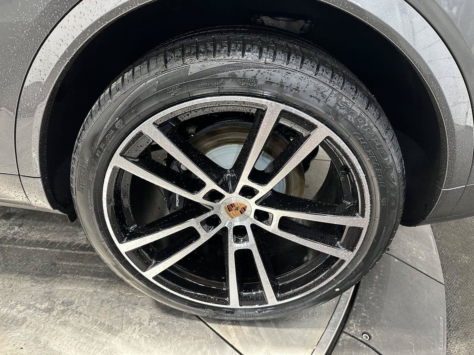 New 2026 Porsche Cayenne Coupe AWD/4WD image 12