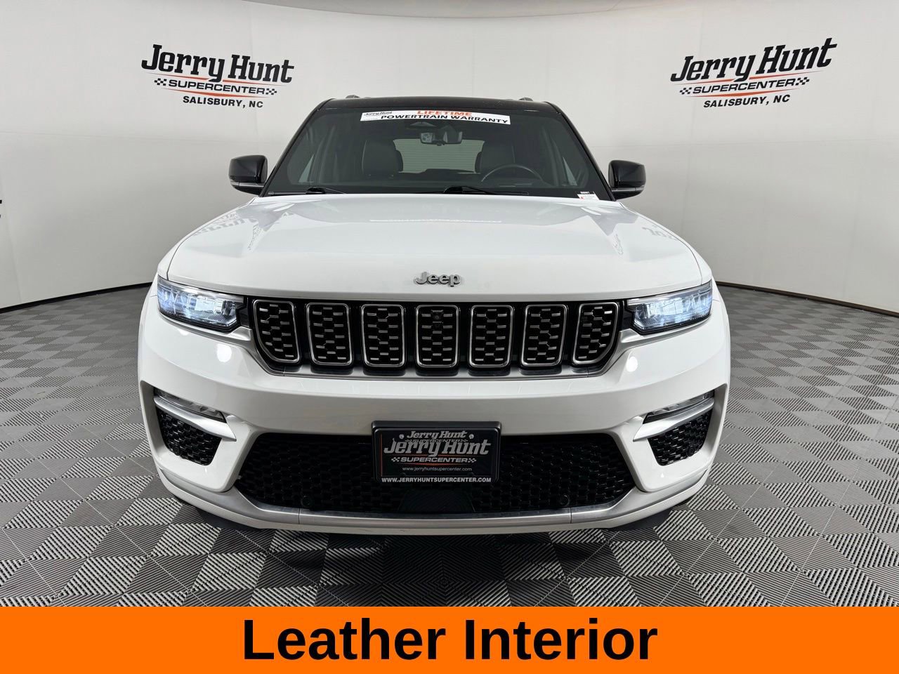 Used 2023 Jeep Grand Cherokee Summit AWD/4WD image 5