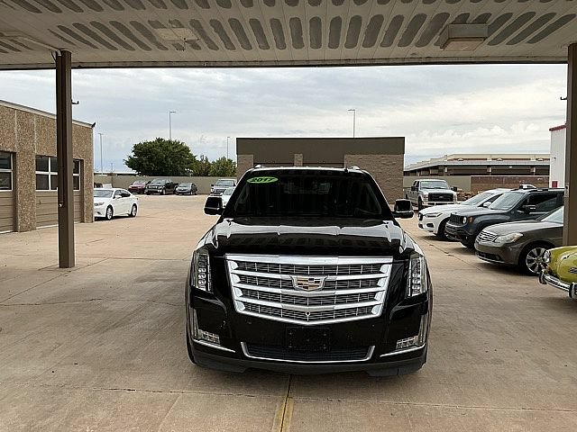 Used 2017 Cadillac Escalade ESV Luxury w/ LPO, Radiant Package RWD image 2