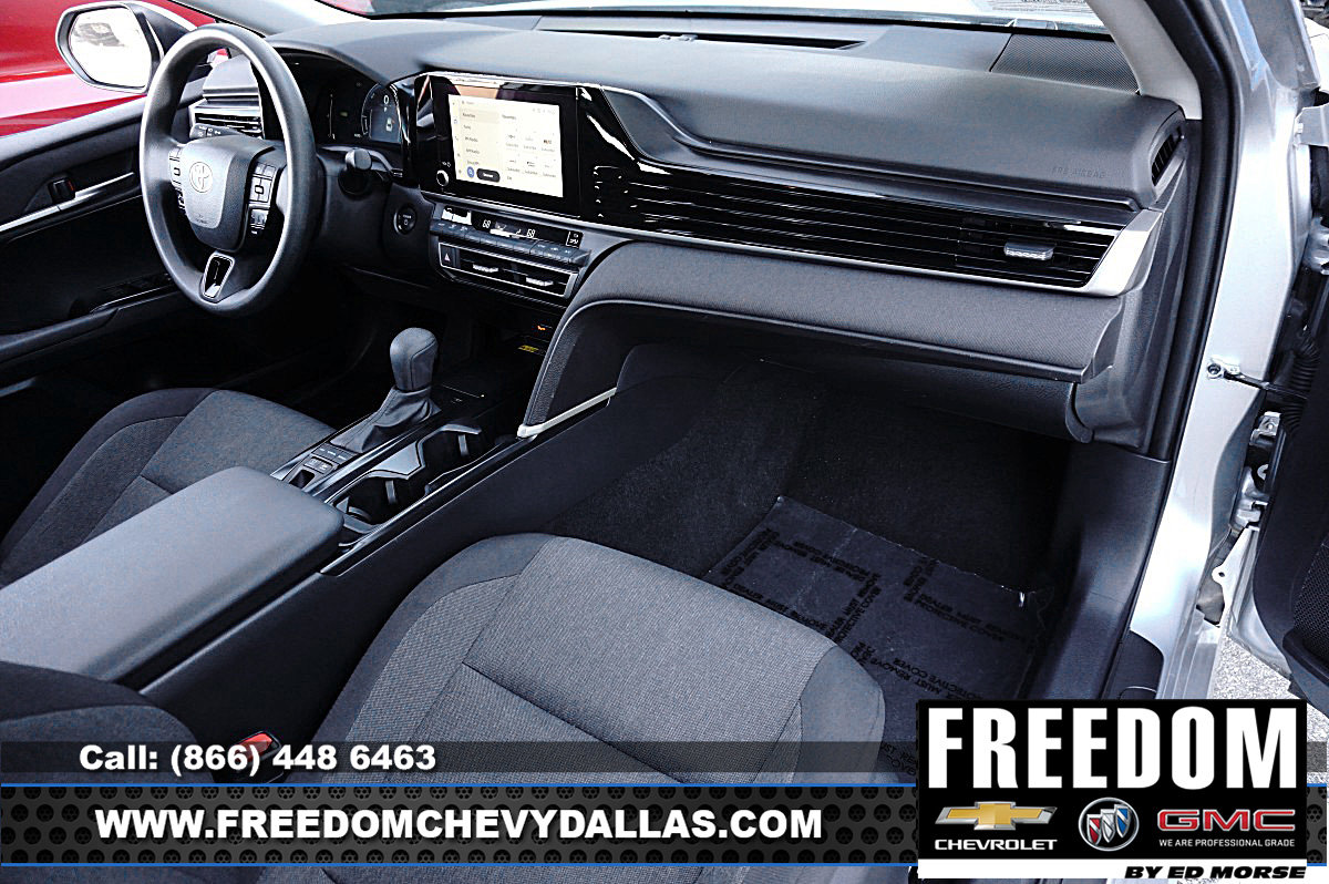 Used 2025 Toyota Camry LE image 8