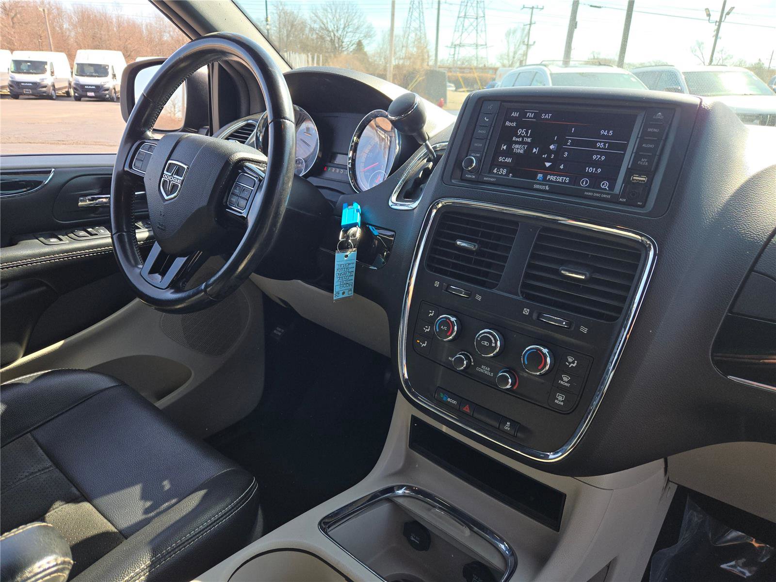 Certified 2019 Dodge Grand Caravan SXT image 9