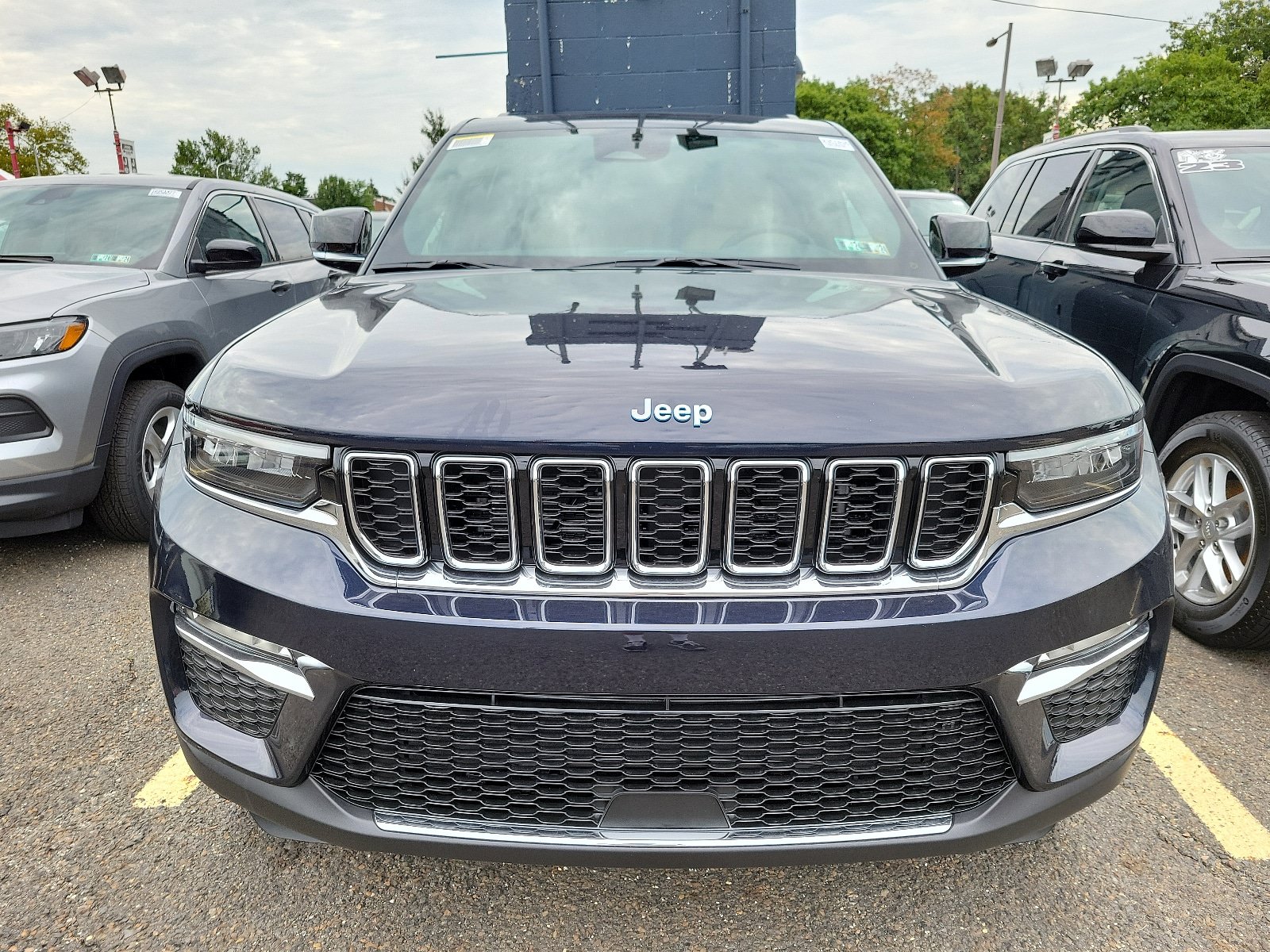 New 2023 Jeep Grand Cherokee 4WD 4xe image 2