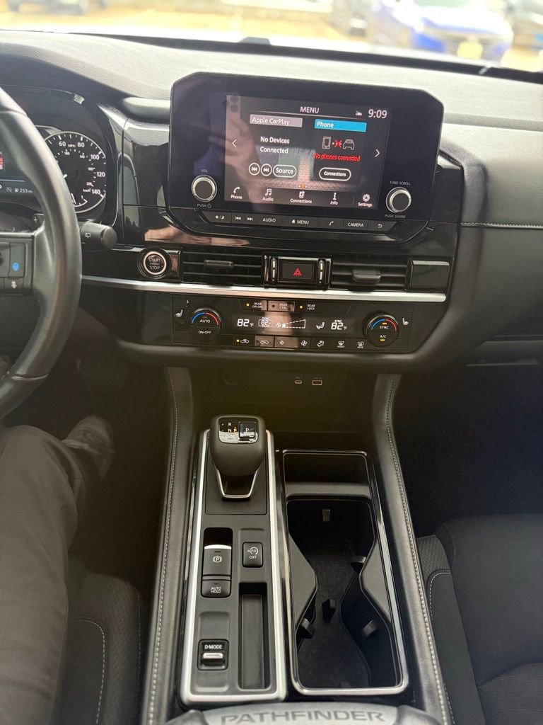 Used 2022 Nissan Pathfinder SV image 21