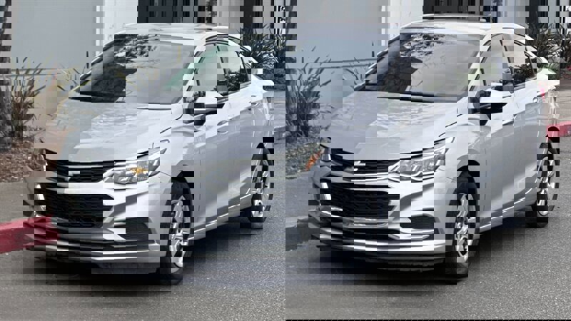 Used 2018 Chevrolet Cruze LS image 1