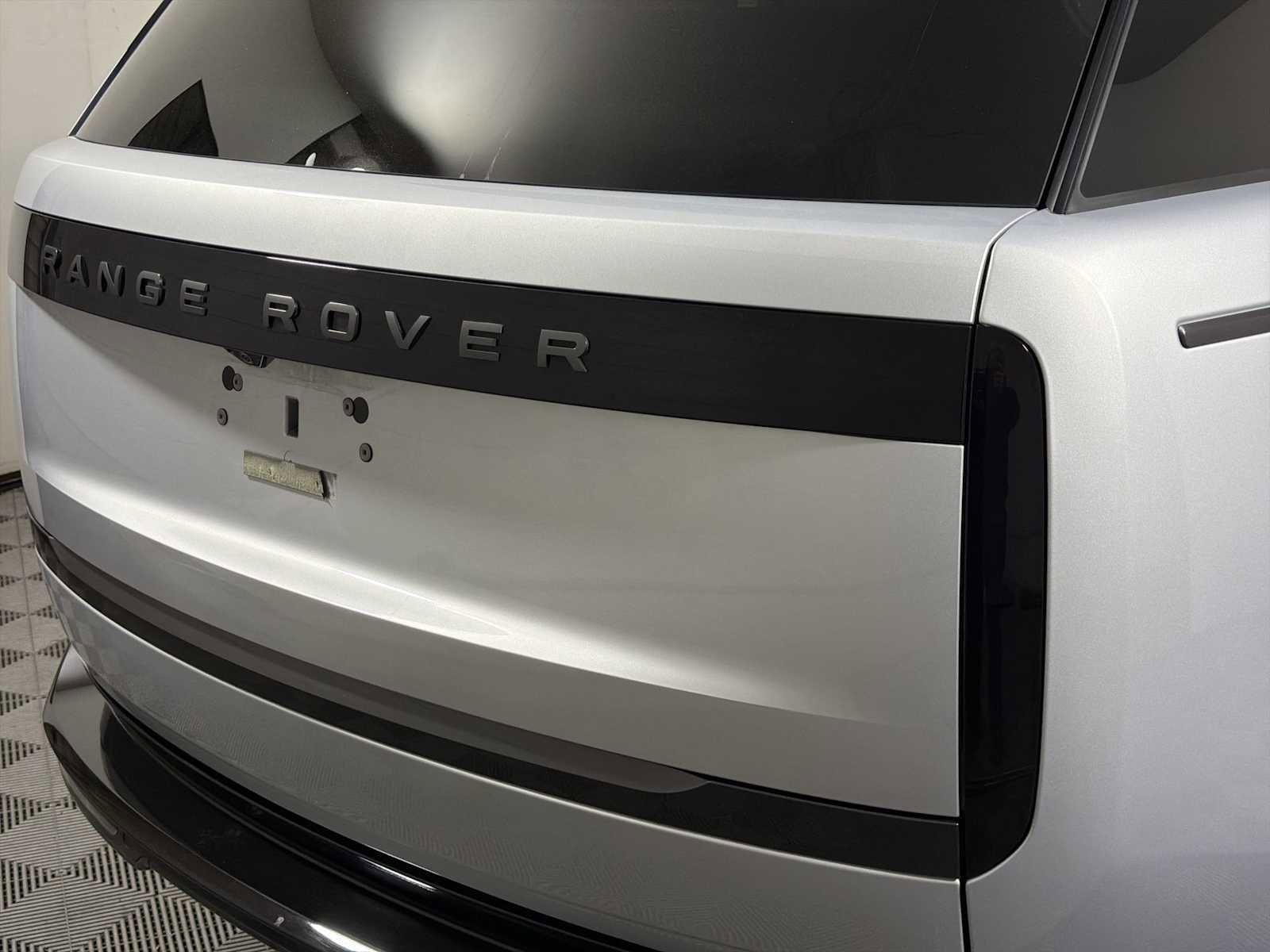 Used 2025 Land Rover Range Rover Long Wheelbase SE image 27