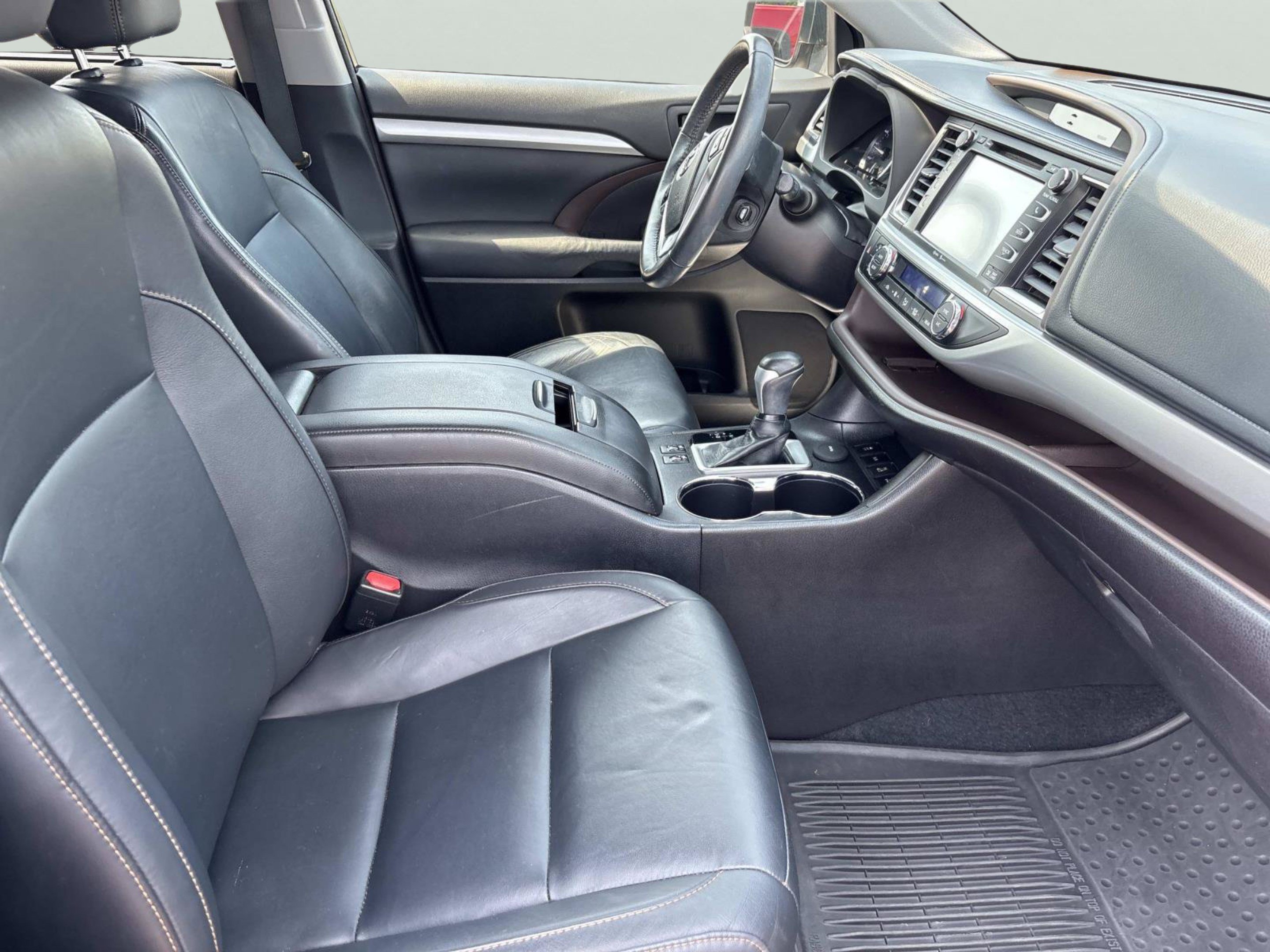 Used 2015 Toyota Highlander XLE AWD/4WD image 22