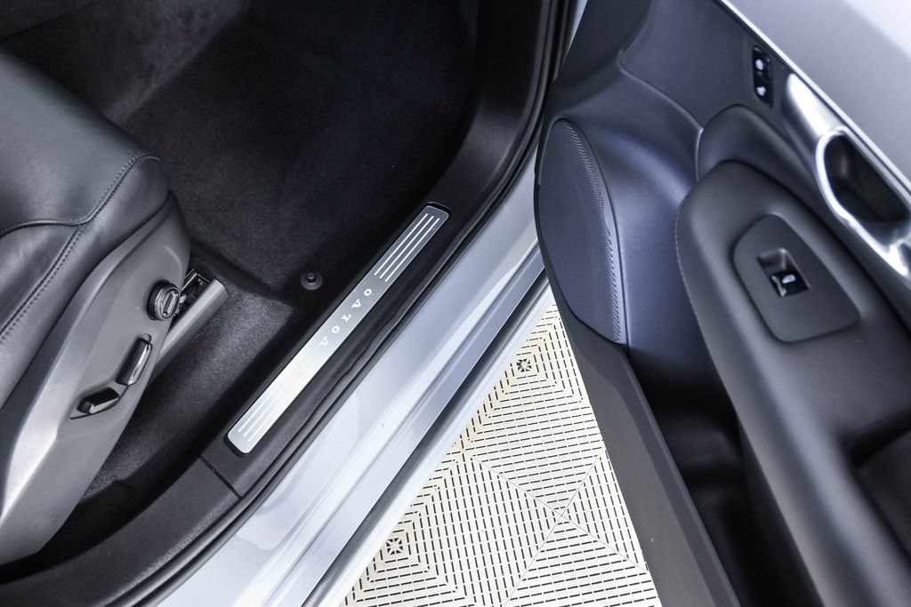 Certified 2025 Volvo XC90 B5 Core AWD/4WD image 26