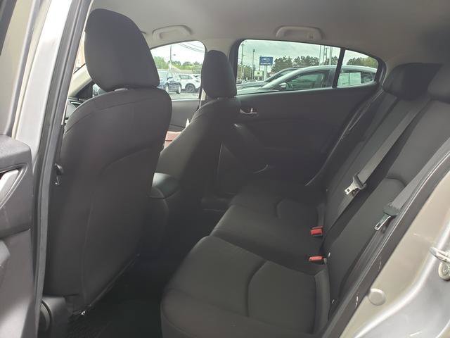 Used 2016 MAZDA MAZDA3 i Sport FWD image 11