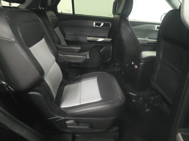 Used 2023 Ford Explorer XLT w/ Equipment Group 202A image 6