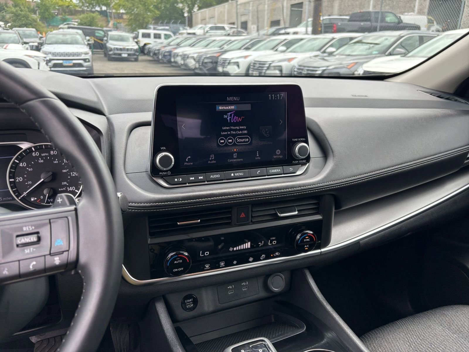 Used 2025 Nissan Rogue SV AWD/4WD image 17