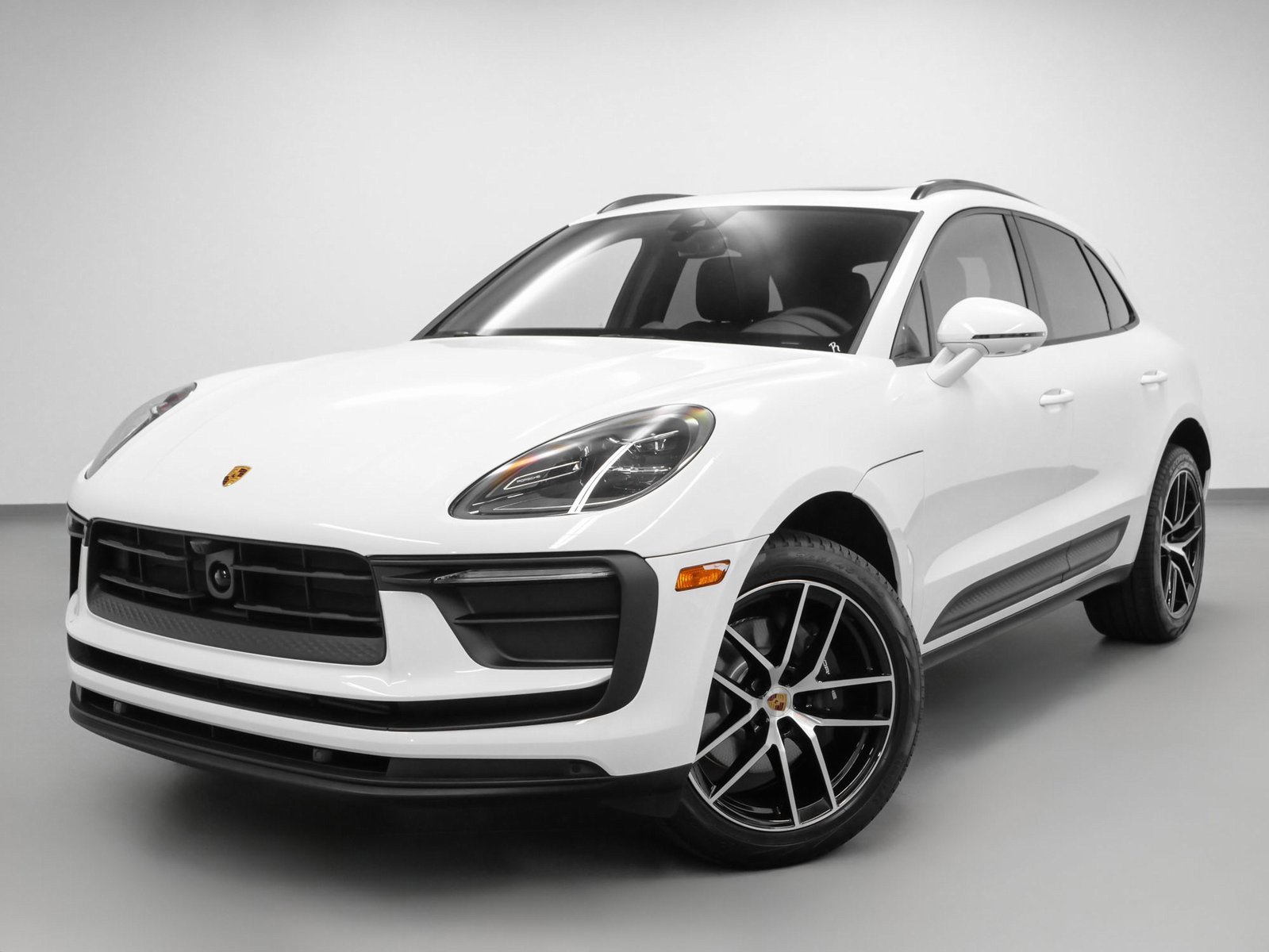 New 2025 Porsche Macan image 1