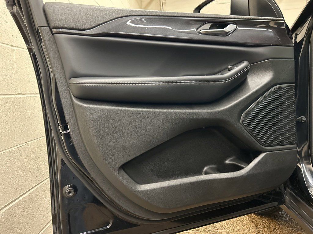 Used 2023 Jeep Grand Cherokee Laredo w/ Luxury Tech Group I image 13