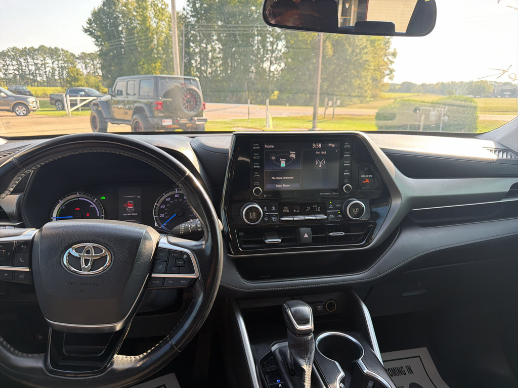 Used 2020 Toyota Highlander LE FWD image 9