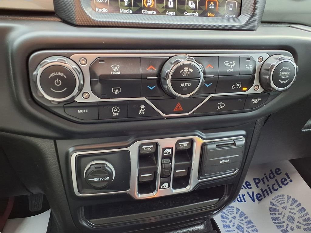 Used 2019 Jeep Wrangler Unlimited Sahara w/ Uconnect 4C Nav & Sound Group image 9