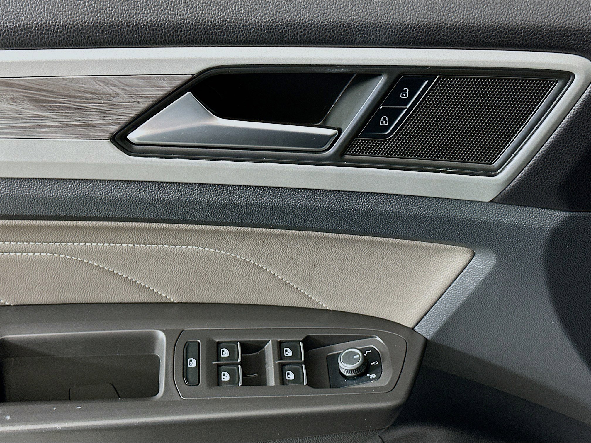 Used 2022 Volkswagen Atlas Cross Sport SE image 15