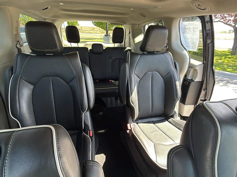 Used 2023 Chrysler Pacifica Limited FWD image 18