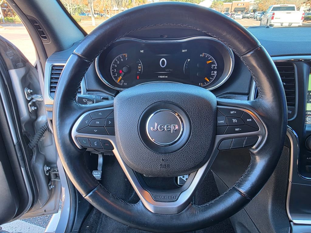 Used 2018 Jeep Grand Cherokee Laredo image 23