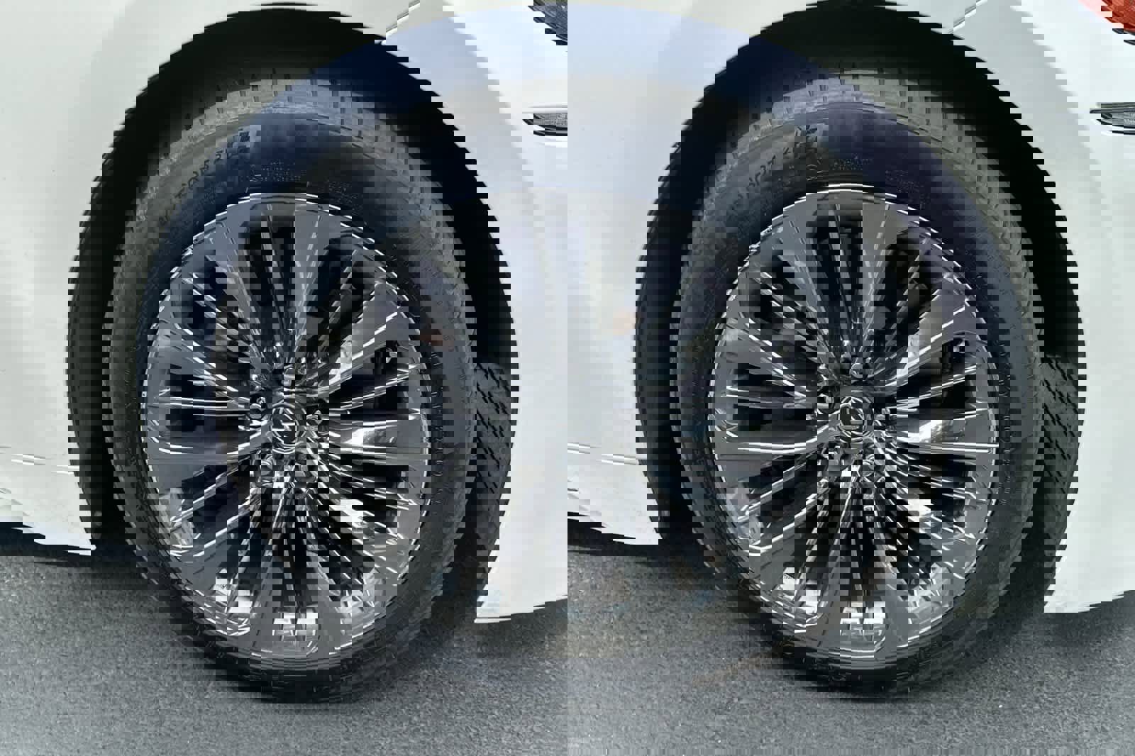 Used 2019 Lexus LS 500 w/ Interior Upgrade Package image 12