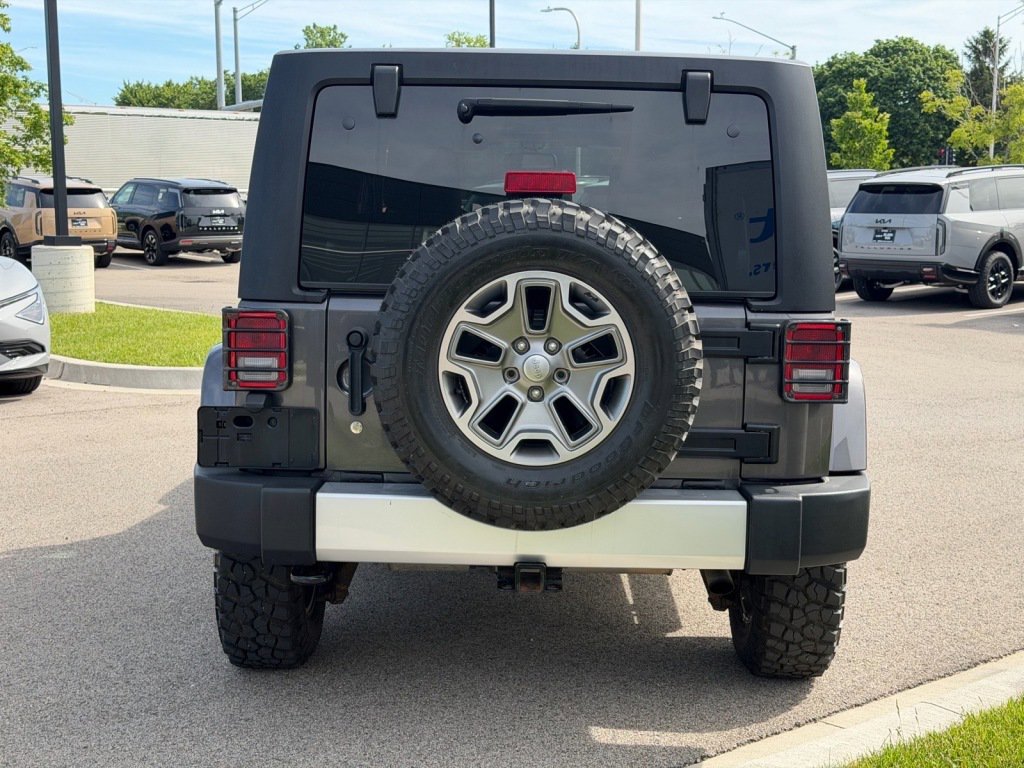 Used 2014 Jeep Wrangler Unlimited Sahara w/ Connectivity Group AWD/4WD image 4