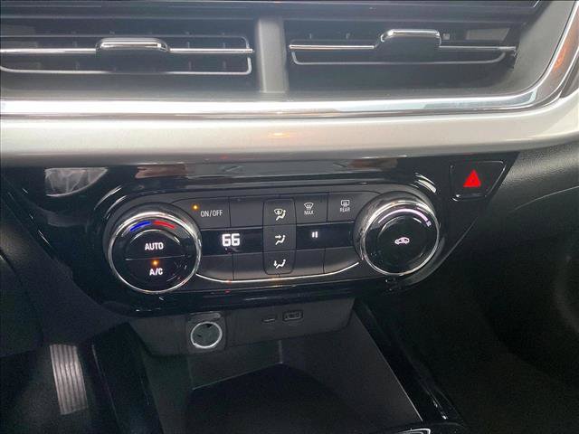 Used 2025 Chevrolet Trax LT FWD image 24