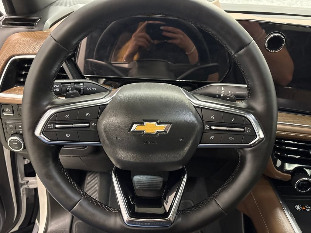 Used 2025 Chevrolet Suburban High Country AWD/4WD image 20