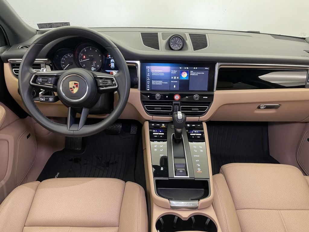Certified 2025 Porsche Macan AWD/4WD image 26