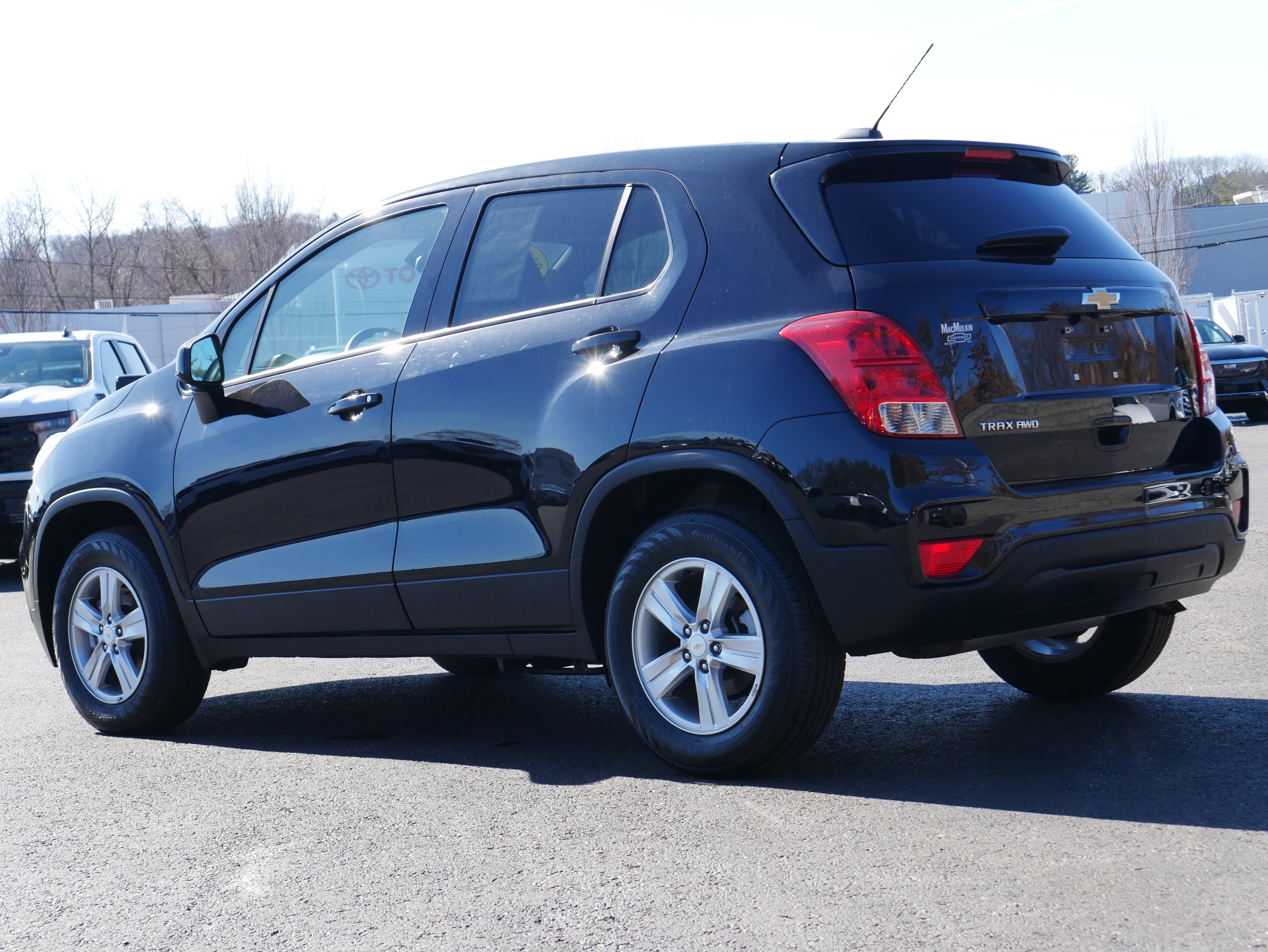 Used 2022 Chevrolet Trax LS w/ Tint and Cruise Package image 4