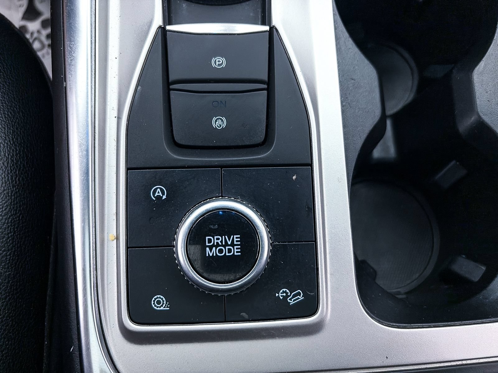 Used 2020 Ford Explorer XLT w/ Equipment Group 202A AWD/4WD image 24