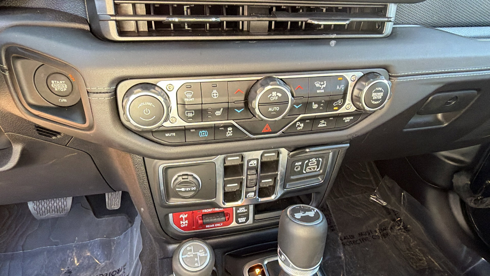 Used 2025 Jeep Wrangler Unlimited Rubicon 4xe image 33