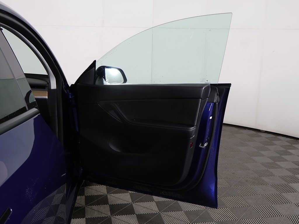 Used 2022 Tesla Model Y Long Range image 21
