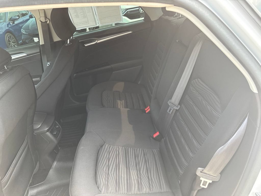 Used 2016 Ford Fusion SE FWD image 24