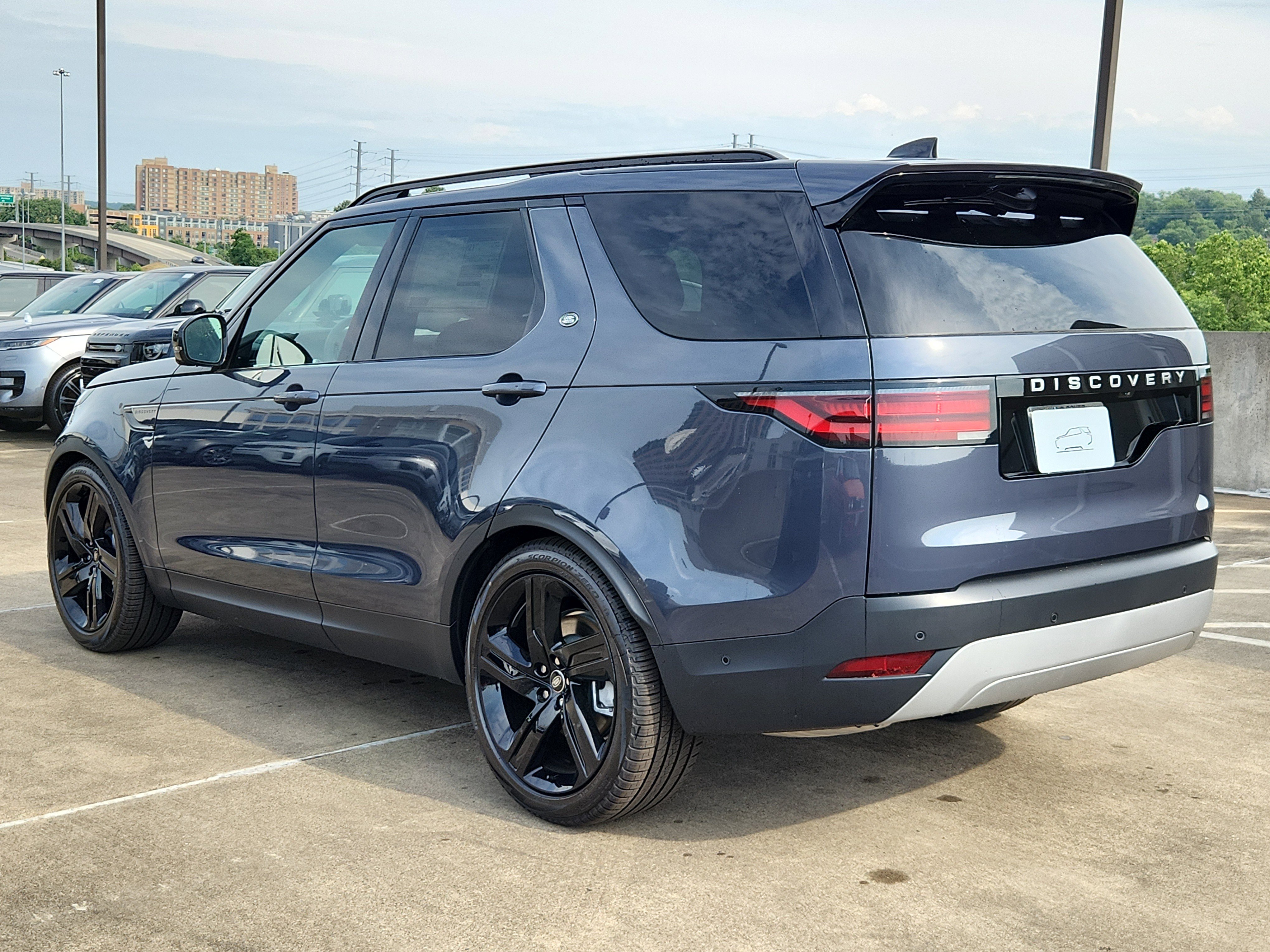 Certified 2025 Land Rover Discovery S image 12