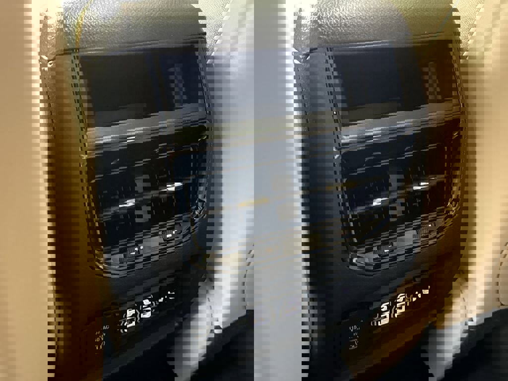 Used 2025 Jeep Grand Cherokee Limited image 29