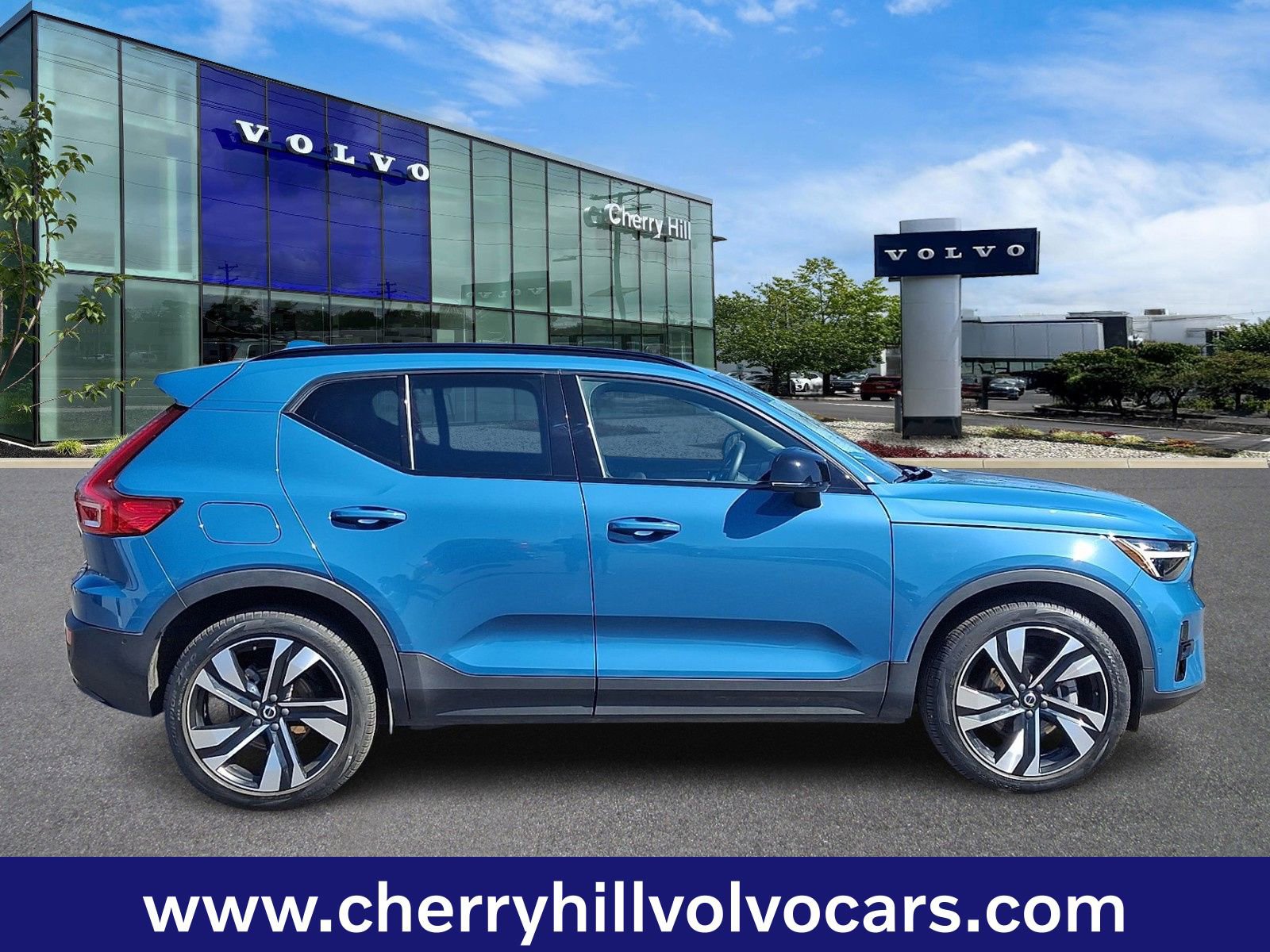Certified 2023 Volvo XC40 B5 Plus w/ Driver Assist Package image 8