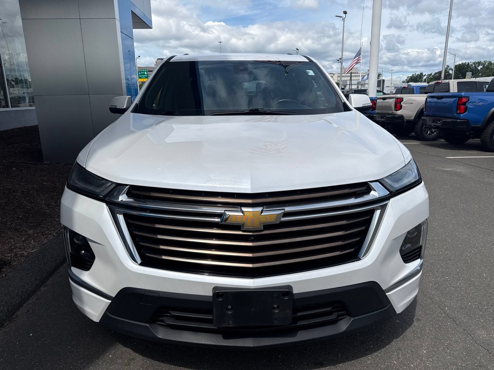 Used 2023 Chevrolet Traverse High Country AWD/4WD image 3