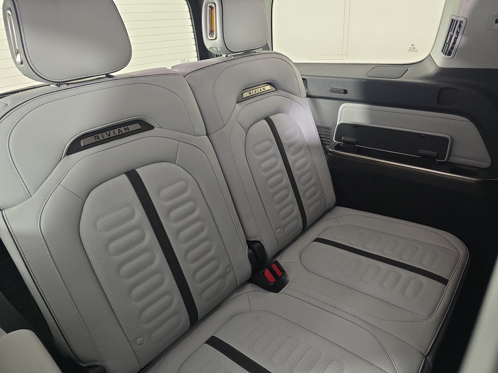 Used 2024 Rivian R1S Adventure AWD/4WD image 25