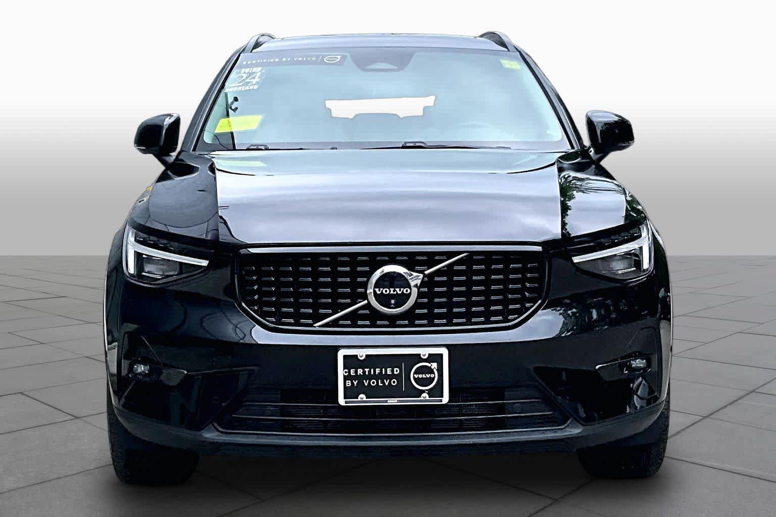 Used 2024 Volvo XC40 B5 Plus w/ Protection Package Premier AWD/4WD image 4