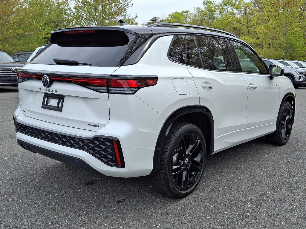 New 2026 Volkswagen Tiguan SE R-Line AWD/4WD image 7