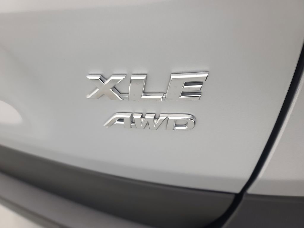Used 2025 Toyota RAV4 XLE AWD/4WD image 13