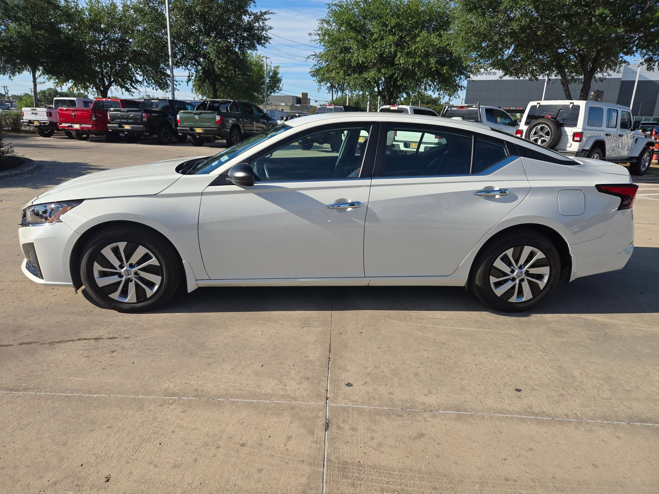 Used 2025 Nissan Altima 2.5 S image 6