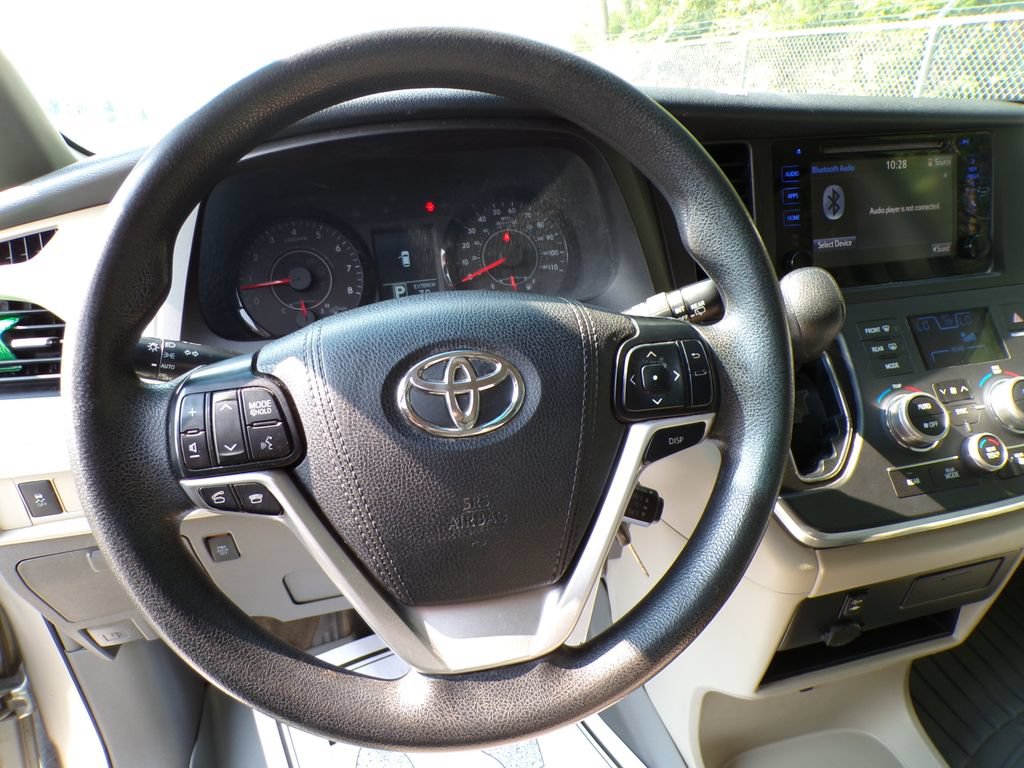 Used 2017 Toyota Sienna LE AWD/4WD image 12