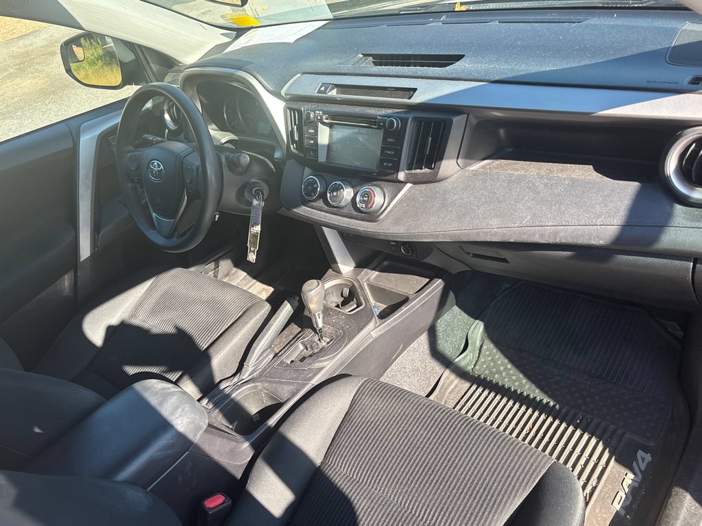 Used 2016 Toyota RAV4 LE AWD/4WD image 11