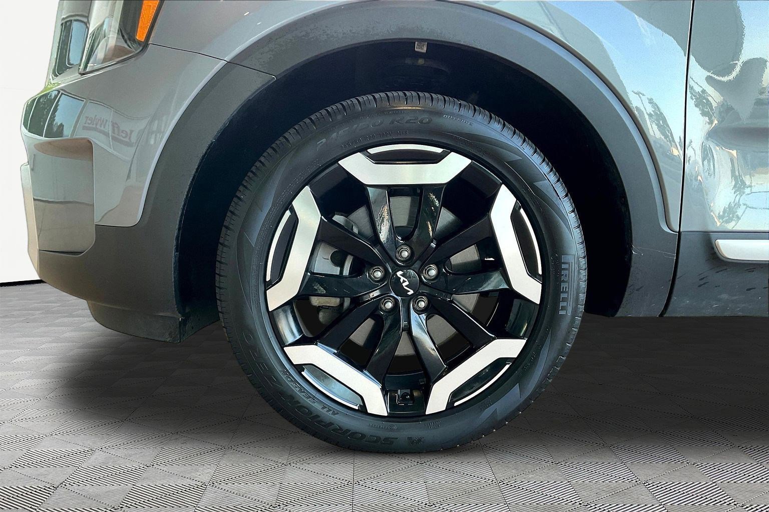 Used 2024 Kia Telluride EX w/ EX Captain's Chair Package AWD/4WD image 33