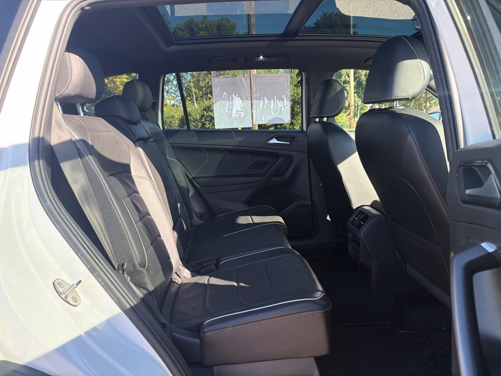 Used 2022 Volkswagen Tiguan SEL R-Line AWD/4WD image 12