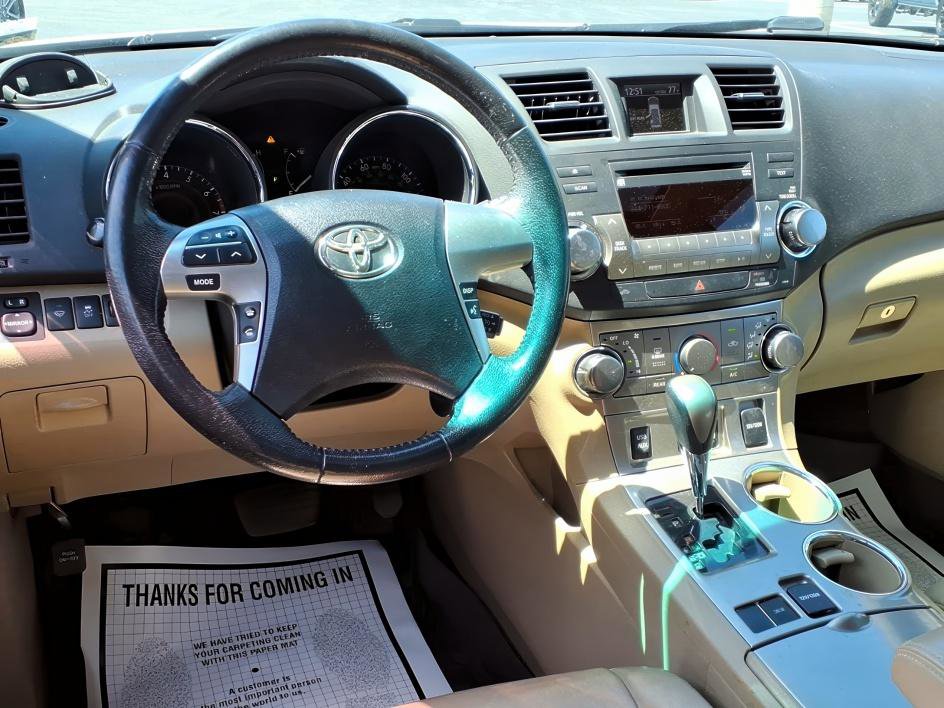 Used 2011 Toyota Highlander SE w/ Tow Pkg FWD image 13