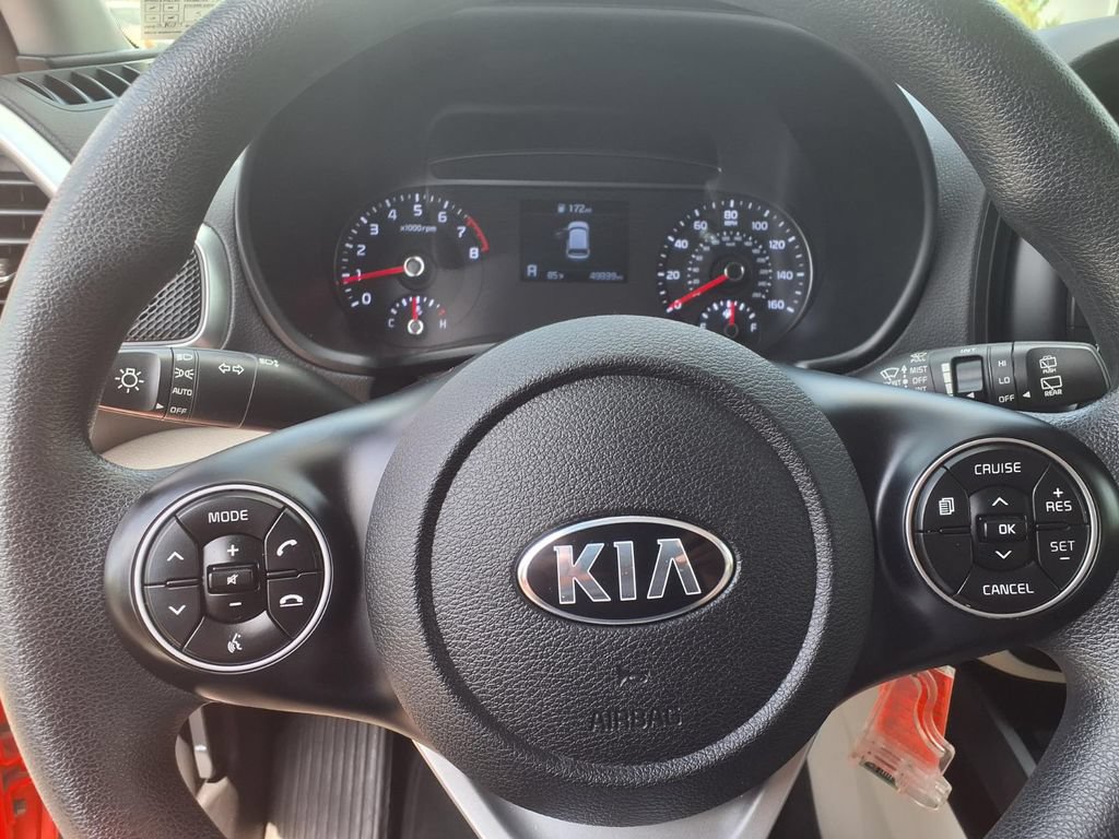 Used 2020 Kia Soul LX FWD image 29