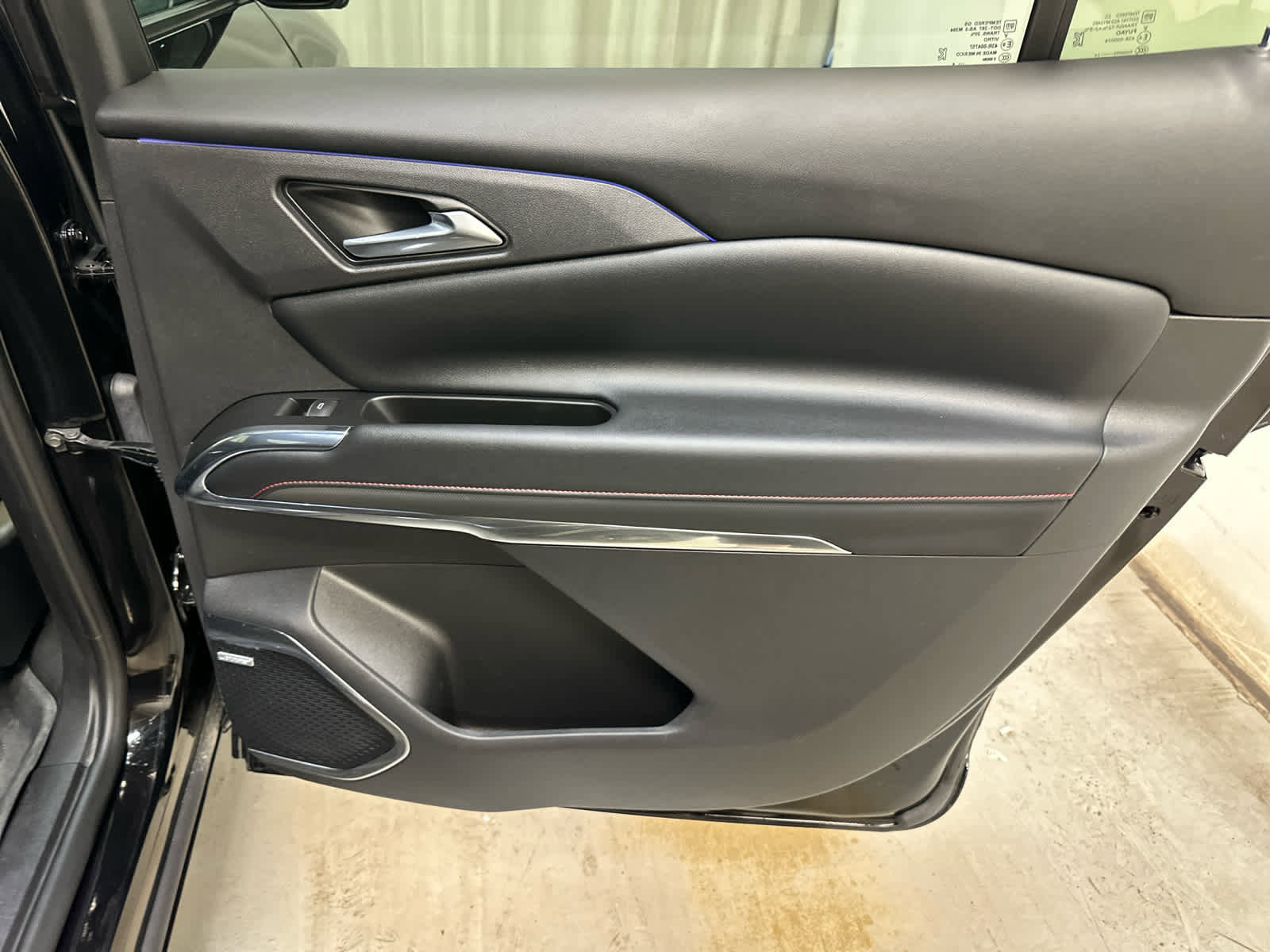 Certified 2024 Chevrolet Traverse RS w/ LPO, Floor Liner Package AWD/4WD image 30