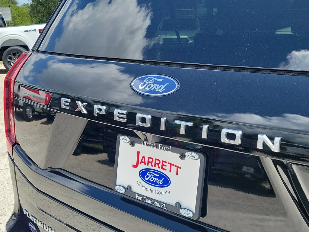 New 2026 Ford Expedition Max Platinum w/ Platinum Ultimate Package AWD/4WD image 9
